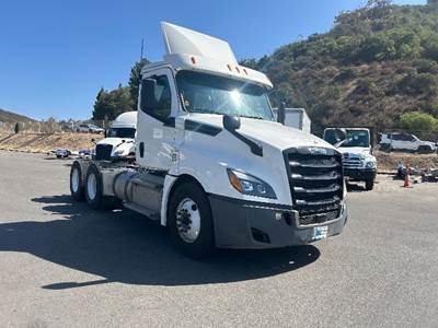 Freightliner Cascadia 126 Day Cab Truck - 435HP, 12 Speed Automatic