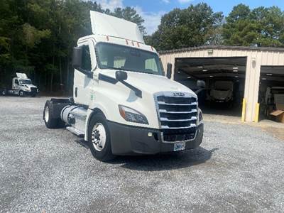 Freightliner Cascadia 126 Single Axle Day Cab Truck - 410HP, 12 Speed Automatic