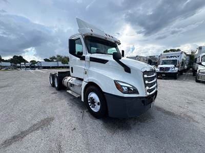 Freightliner Cascadia 126 Day Cab Truck - 435HP, 12 Speed Automatic