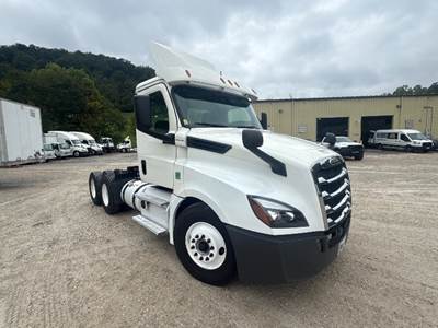 Freightliner Cascadia 126 Day Cab Truck - 435HP, 12 Speed Automatic