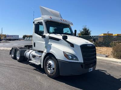 Freightliner Cascadia 126 Day Cab Truck - Cummins 400HP, 13 Speed Automatic