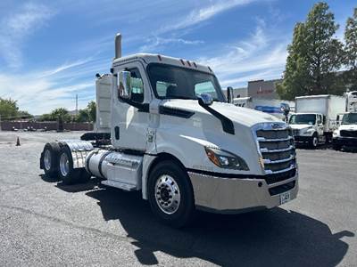 Freightliner Cascadia 126 Day Cab Truck - Cummins 450HP, 10 Speed Automatic