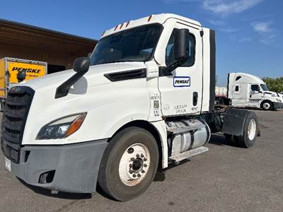 Freightliner Cascadia 126 Single Axle Day Cab Truck - 410HP, 12 Speed Automatic