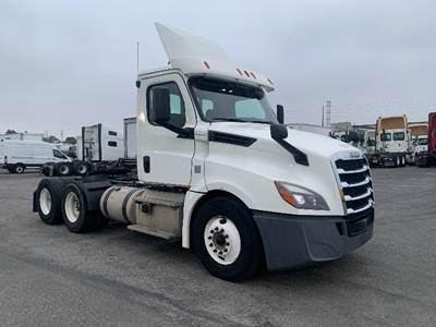Freightliner Cascadia 126 Day Cab Truck - 435HP, 12 Speed Automatic