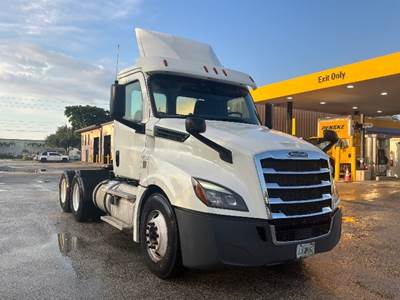 Freightliner Cascadia 126 Day Cab Truck - 435HP, 12 Speed Automatic