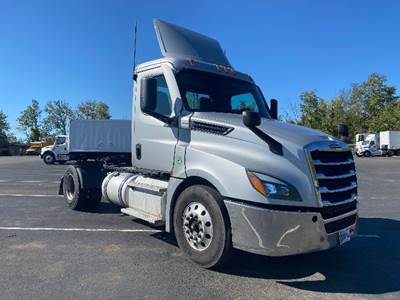 Freightliner Cascadia 126 Single Axle Day Cab Truck - 410HP, 10 Speed Manual