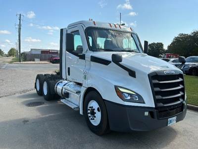 Freightliner Cascadia 126 Day Cab Truck - 435HP, 12 Speed Automatic