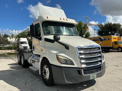 Freightliner Cascadia 126 Day Cab Truck - 435HP, 12 Speed Automatic