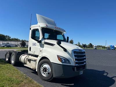 Freightliner Cascadia 126 Day Cab Truck - 435HP, 12 Speed Automatic