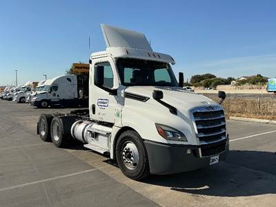 Freightliner Cascadia 126 Day Cab Truck - 435HP, 12 Speed Automatic