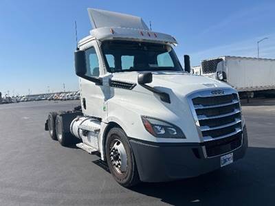 Freightliner Cascadia 126 Day Cab Truck - Cummins 400HP, 13 Speed Automatic