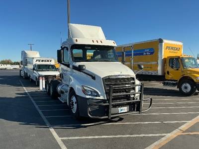 Freightliner Cascadia 126 Day Cab Truck - Cummins 400HP, 13 Speed Automatic