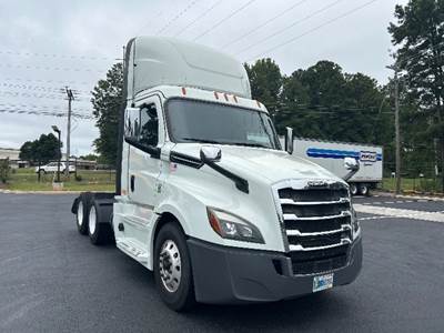 Freightliner Cascadia 126 Day Cab Truck - 435HP, 12 Speed Automatic