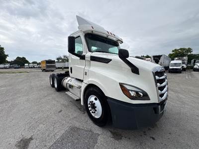 Freightliner Cascadia 126 Day Cab Truck - 435HP, 12 Speed Automatic