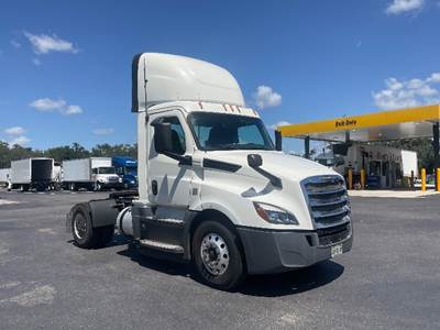 Freightliner Cascadia 126 Single Axle Day Cab Truck - 400HP, 12 Speed Automatic