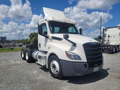 Freightliner Cascadia 126 Day Cab Truck - Cummins 400HP, 13 Speed Automatic