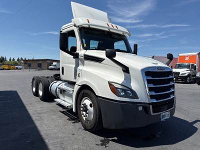 Freightliner Cascadia 126 Day Cab Truck - 435HP, 12 Speed Automatic