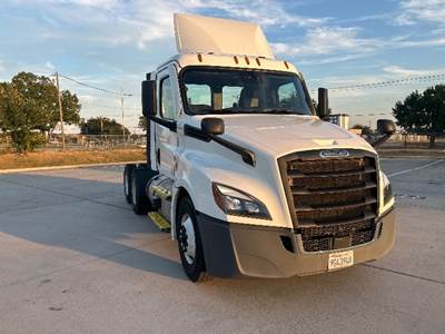 Freightliner Cascadia 126 Day Cab Truck - 435HP, 12 Speed Automatic