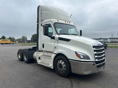 Freightliner Cascadia 126 Day Cab Truck - 455HP, 12 Speed Automatic