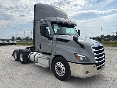 Freightliner Cascadia 126 Day Cab Truck - 450HP, 12 Speed Automatic