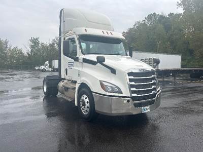 Freightliner Cascadia 126 Single Axle Day Cab Truck - 410HP, 12 Speed Automatic