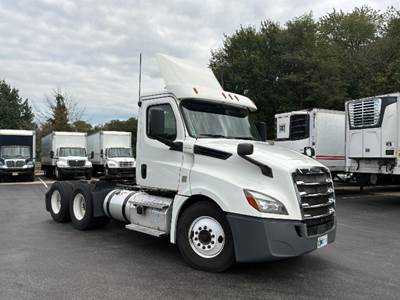 Freightliner Cascadia 126 Day Cab Truck - Cummins 400HP, 13 Speed Automatic