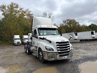Freightliner Cascadia 126 Day Cab Truck - 450HP, 10 Speed Manual