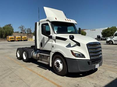Freightliner Cascadia 126 Day Cab Truck - 435HP, 12 Speed Automatic