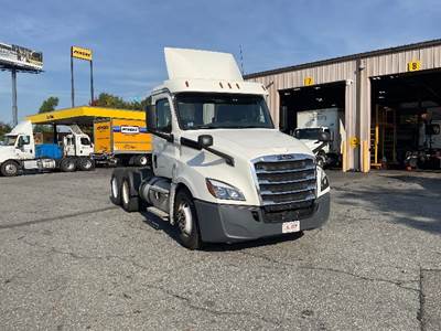 Freightliner Cascadia 126 Day Cab Truck - 435HP, 12 Speed Automatic