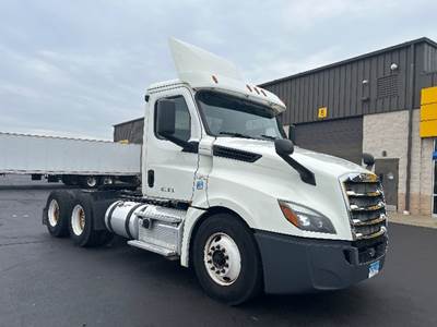 Freightliner T12664ST Day Cab Truck - 435HP, 12 Speed Automatic