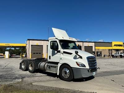 Freightliner T12664ST Day Cab Truck - 435HP, 12 Speed Automatic