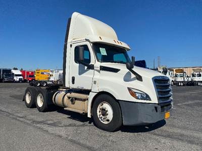 Freightliner Cascadia 126 Day Cab Truck - 435HP, 10 Speed Manual