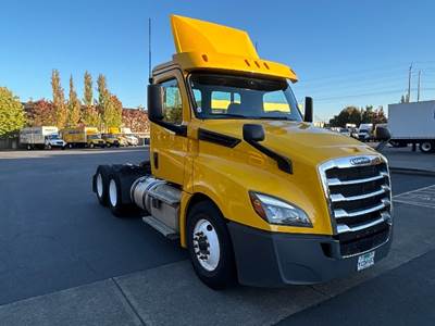Freightliner Cascadia 126 Day Cab Truck - 435HP, 12 Speed Automatic