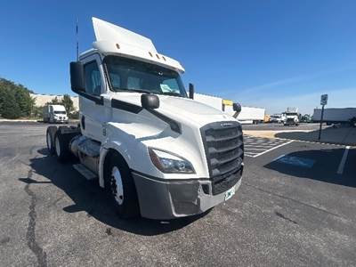 Freightliner Cascadia 126 Day Cab Truck - Cummins 400HP, 13 Speed Automatic