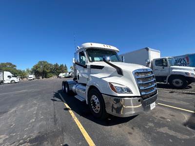 Freightliner Cascadia 126 Day Cab Truck - Cummins 500HP, 13 Speed Automatic