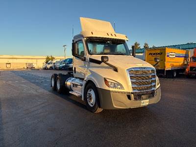 Freightliner Cascadia 126 Day Cab Truck - 435HP, 12 Speed Automatic
