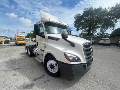 Freightliner Cascadia 126 Day Cab Truck - 435HP, 12 Speed Automatic