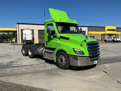 Freightliner Cascadia 126 Day Cab Truck - 450HP, 10 Speed Manual