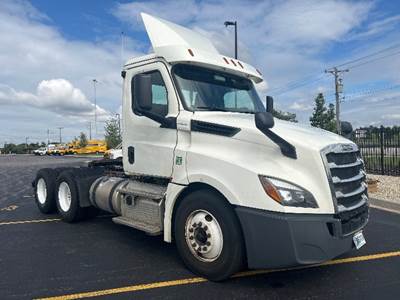 Freightliner Cascadia 126 Day Cab Truck - 435HP, 12 Speed Automatic