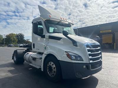 Freightliner Cascadia 126 Single Axle Day Cab Truck - 435HP, 12 Speed Automatic