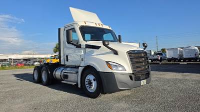Freightliner Cascadia 126 Day Cab Truck - 455HP, 12 Speed Automatic