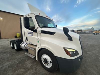 Freightliner Cascadia 126 Day Cab Truck - 435HP, 12 Speed Automatic