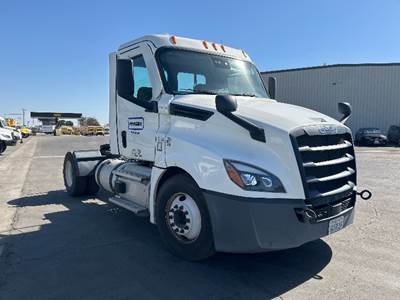 Freightliner Cascadia 126 Single Axle Day Cab Truck - 410HP, 12 Speed Automatic