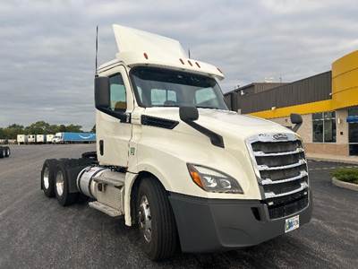 Freightliner Cascadia 126 Day Cab Truck - 435HP, 12 Speed Automatic