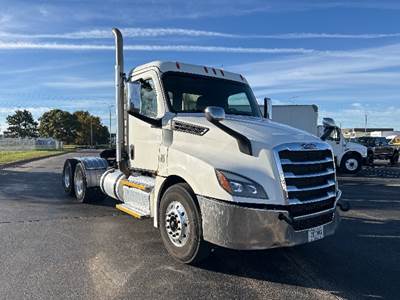 Freightliner Cascadia 126 Day Cab Truck - Cummins 450HP, 13 Speed Automatic