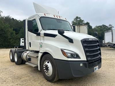 Freightliner Cascadia 126 Day Cab Truck - 435HP, 12 Speed Automatic