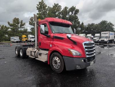 Freightliner T12664ST Day Cab Truck - 455HP, 12 Speed Automatic