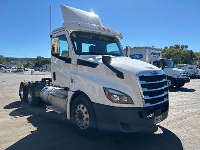 Freightliner Cascadia 126 Day Cab Truck - 435HP, 12 Speed Automatic
