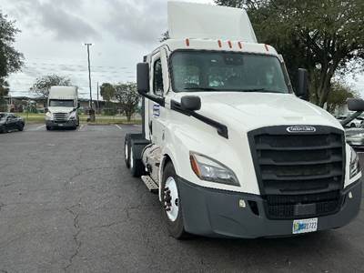 Freightliner Cascadia 126 Day Cab Truck - 435HP, 12 Speed Automatic