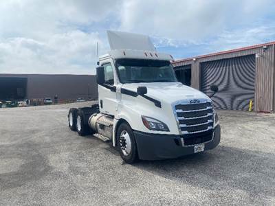 Freightliner Cascadia 126 Day Cab Truck - Cummins 400HP, 13 Speed Automatic